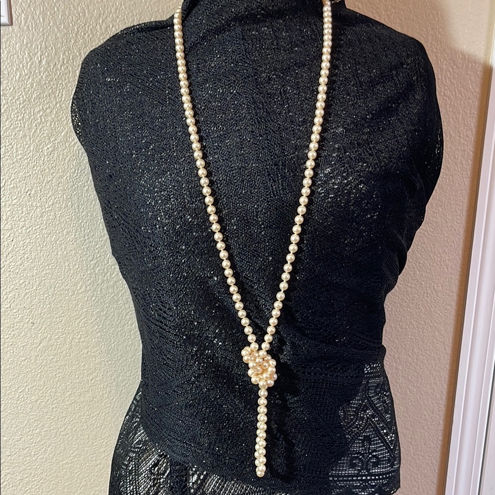 Elegant vintage 29” faux Pearl Necklace multiple easy to wear